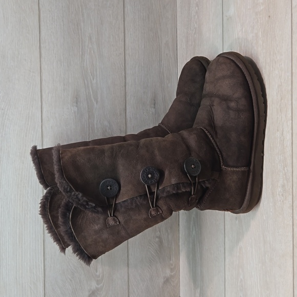 Ugg Australia Women Tall 1873 Leather Triple button Insulated boots shoes 10 - Picture 2 of 15